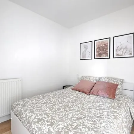 Le Carre Vitriot Near Paris